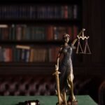 Martelo de juiz representando decisão judicial