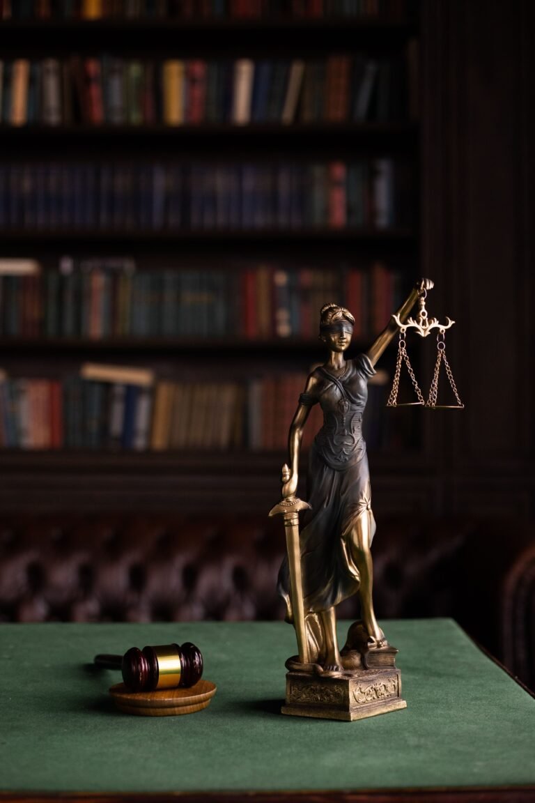 Martelo de juiz representando decisão judicial