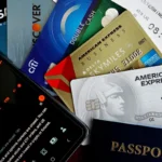 Cartões de crédito, passaporte e itens de viagem para acumular milhas
